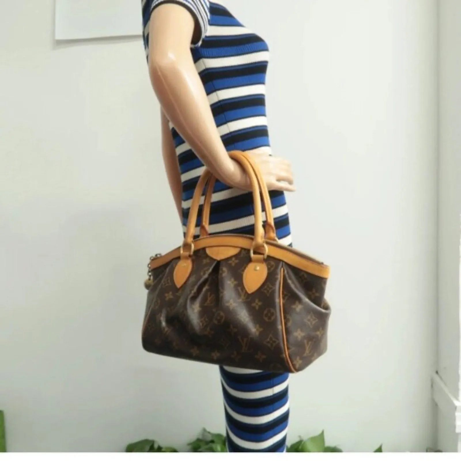 Louis Vuitton Tivoli Brown Monogram Canvas Tote