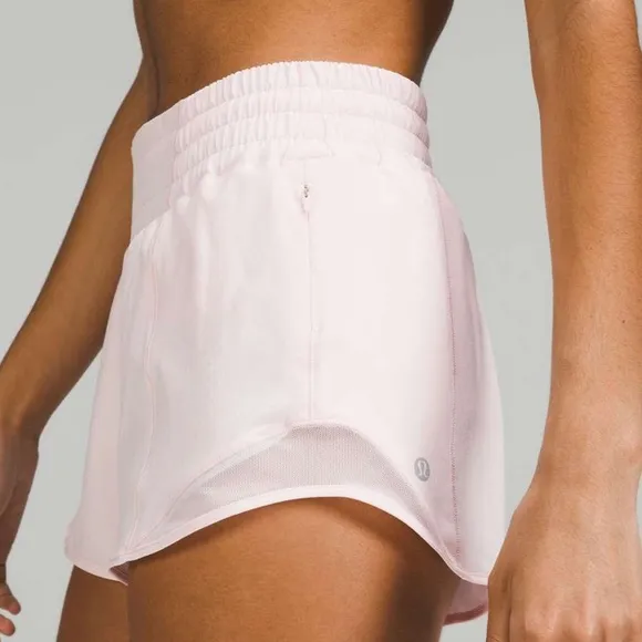 🍓Lululemon Hotty Hot High-Rise Shorts -strawberry milk