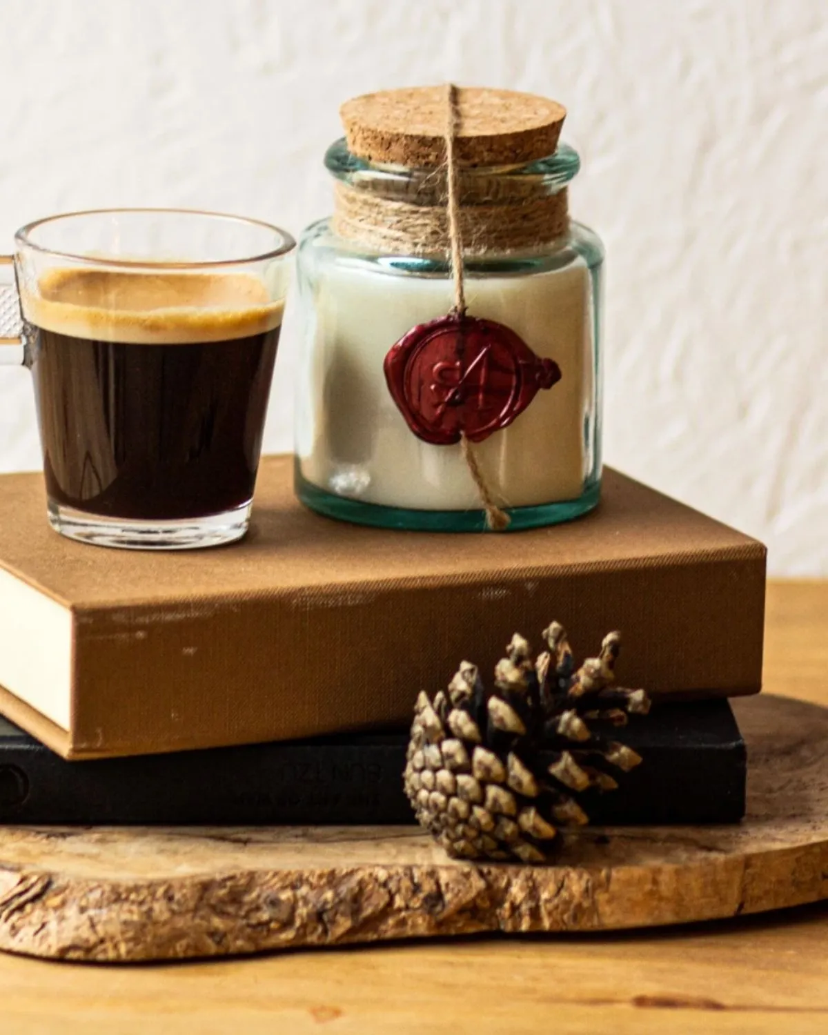 Luxury Vegan CANDLE - Cedarwood & Geranium