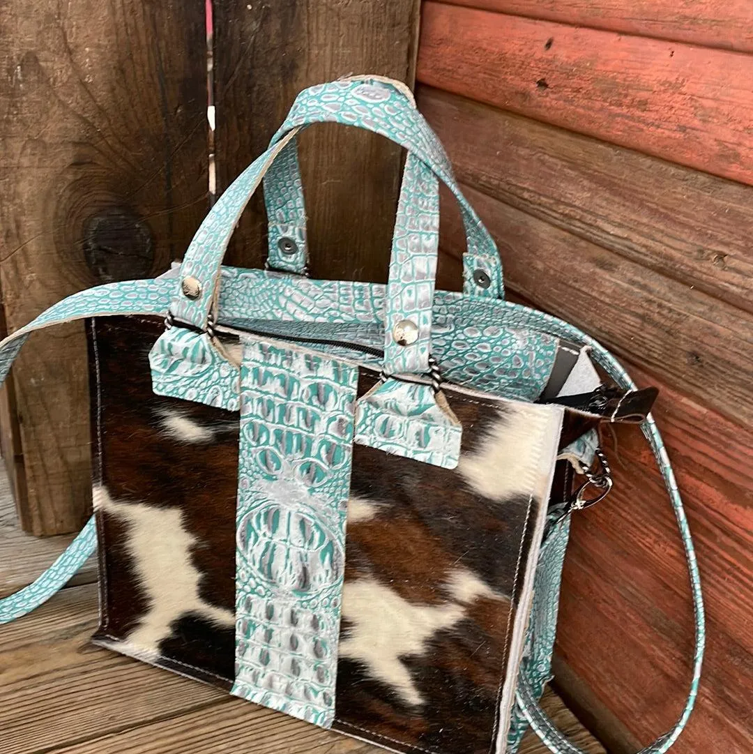 Minnie Pearl - Tricolor w/ Turquoise Sand Croc