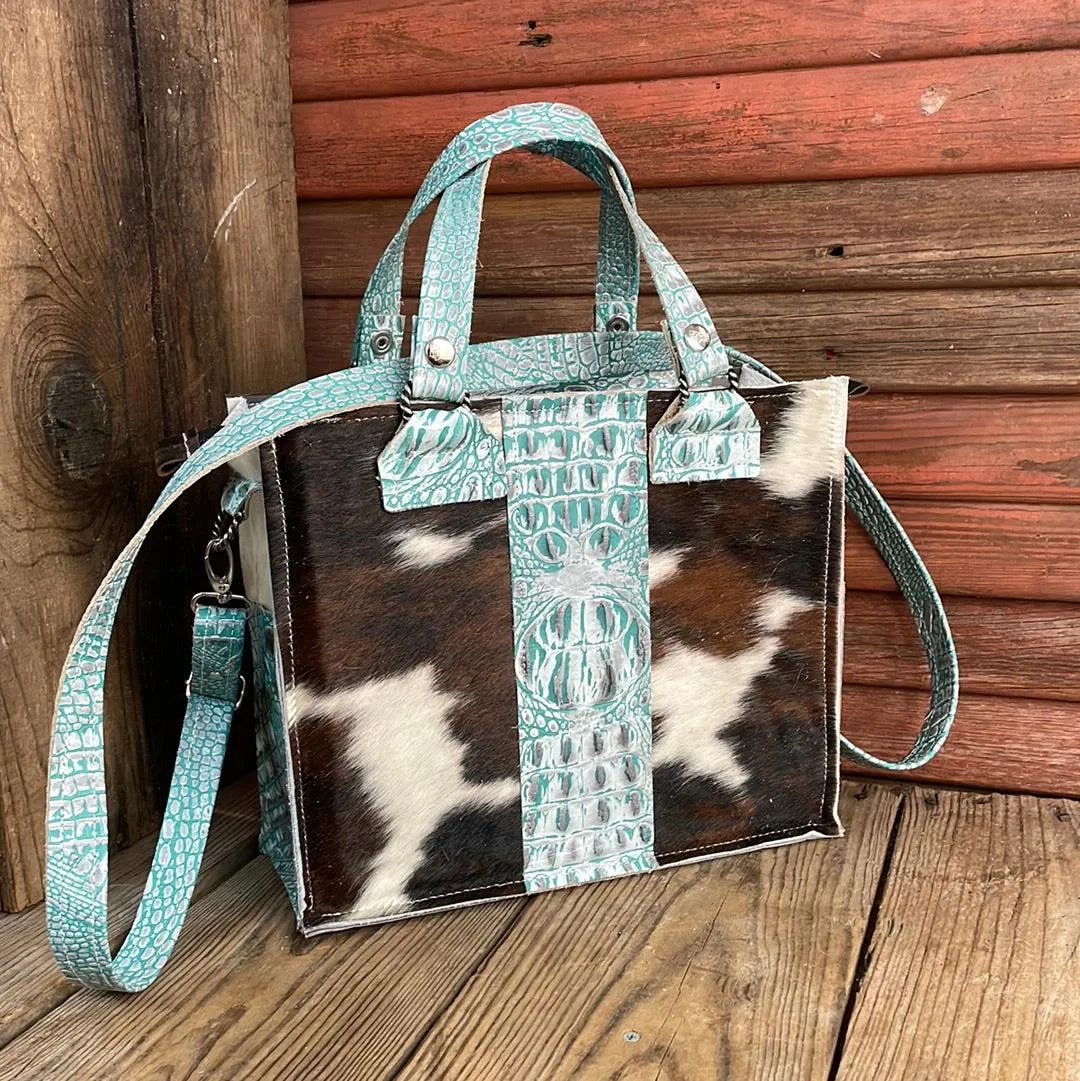 Minnie Pearl - Tricolor w/ Turquoise Sand Croc
