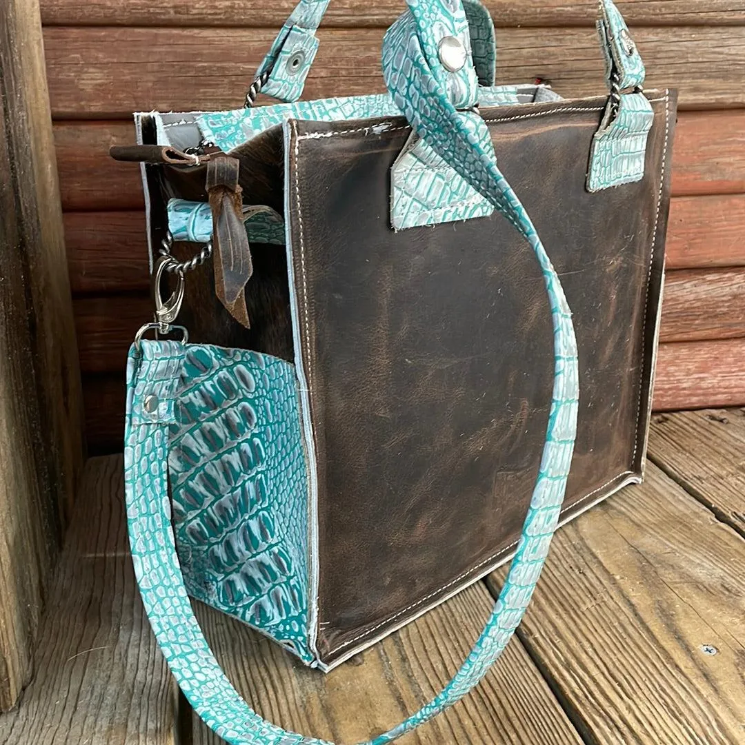 Minnie Pearl - Tricolor w/ Turquoise Sand Croc
