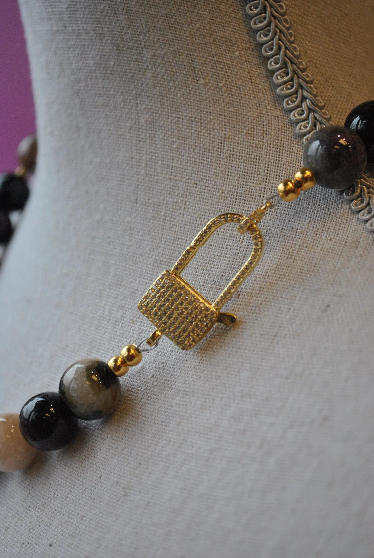 MULTI COLOR TOURMALINES AND OVERSIZE CLASP WITH RHINESTONES SIMPLE NECKLACE