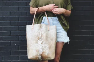 the original tote, caramel   white   gray hide
