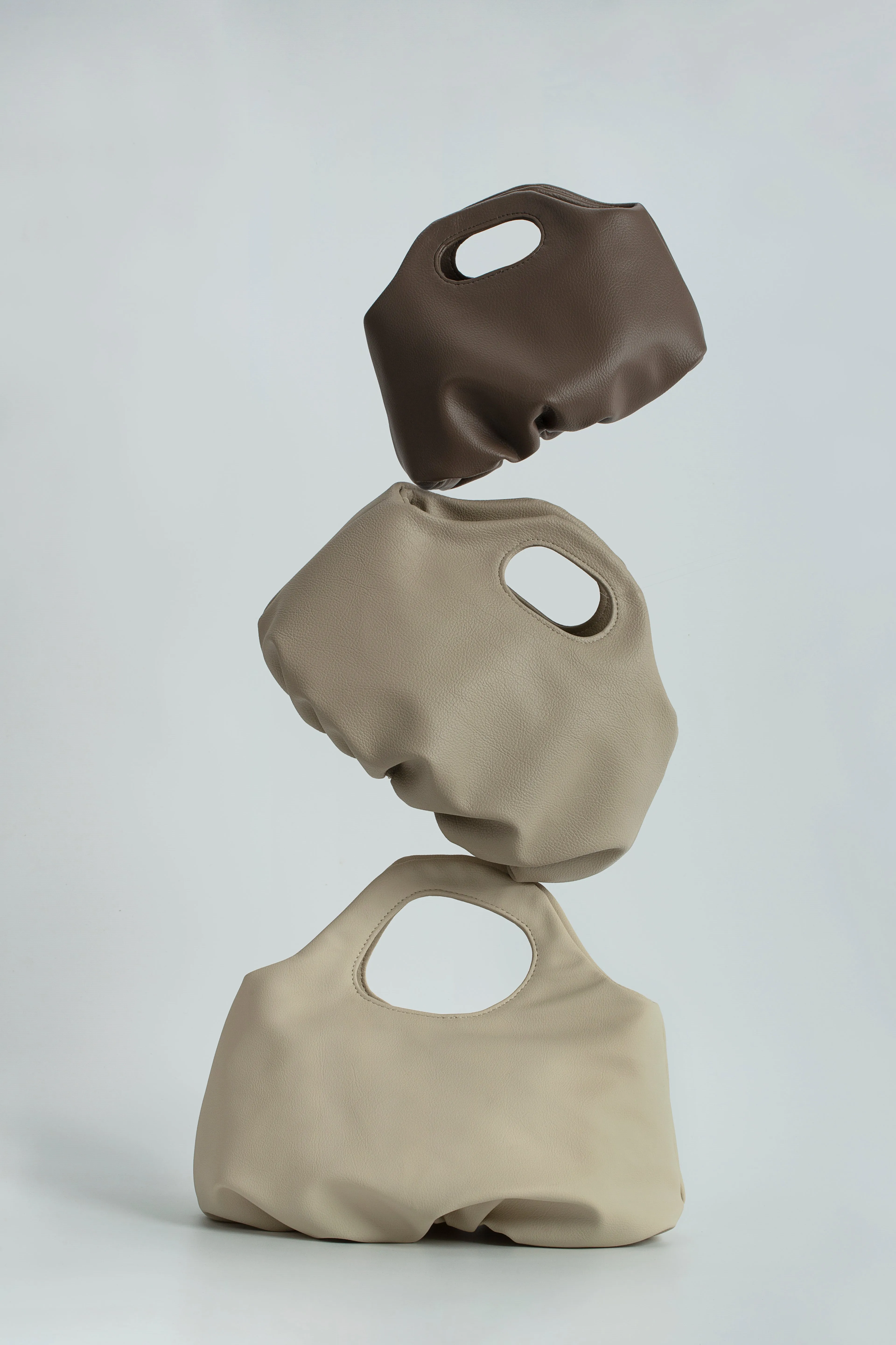 Túi xách Flower M (medium) màu beige tối