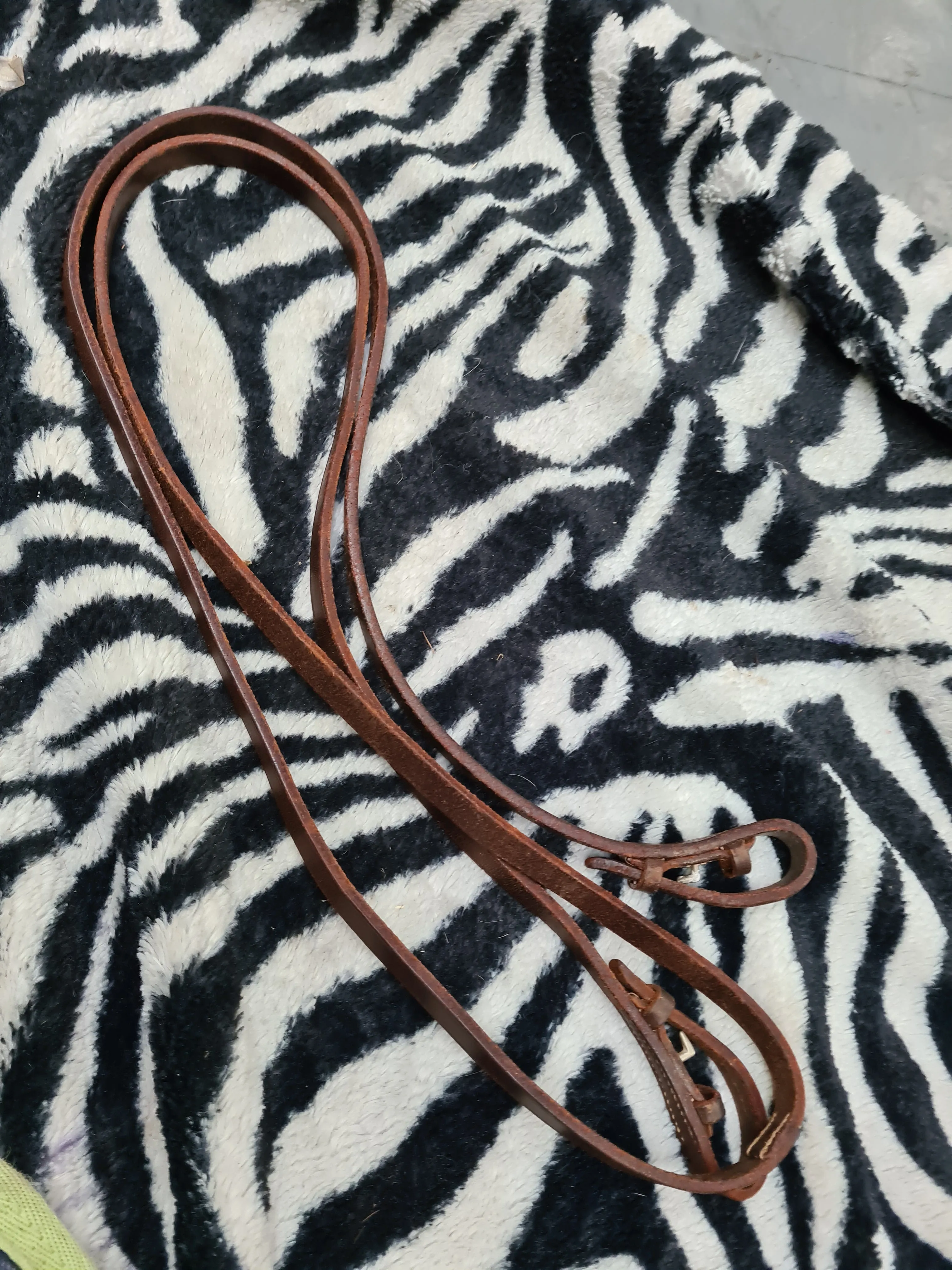 Used pony size brown leather reins FREE POSTAGE☆