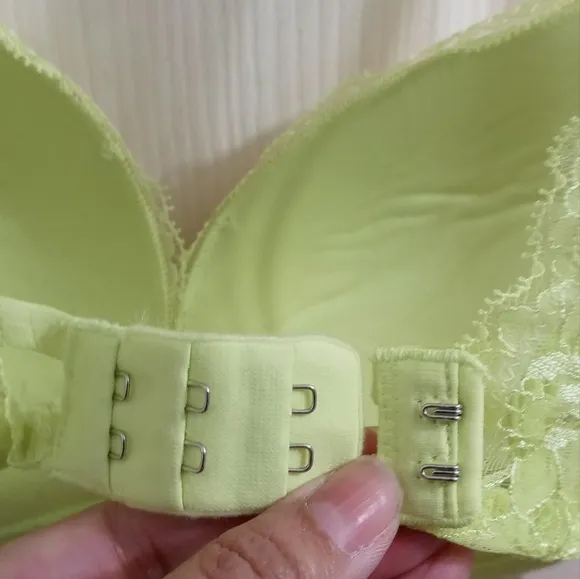 Victoria's Secret Neon Green Lace Very Sexy Pushup Bra Size 34B