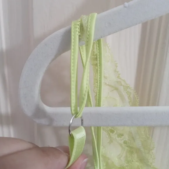 Victoria's Secret Neon Green Lace Very Sexy Pushup Bra Size 34B