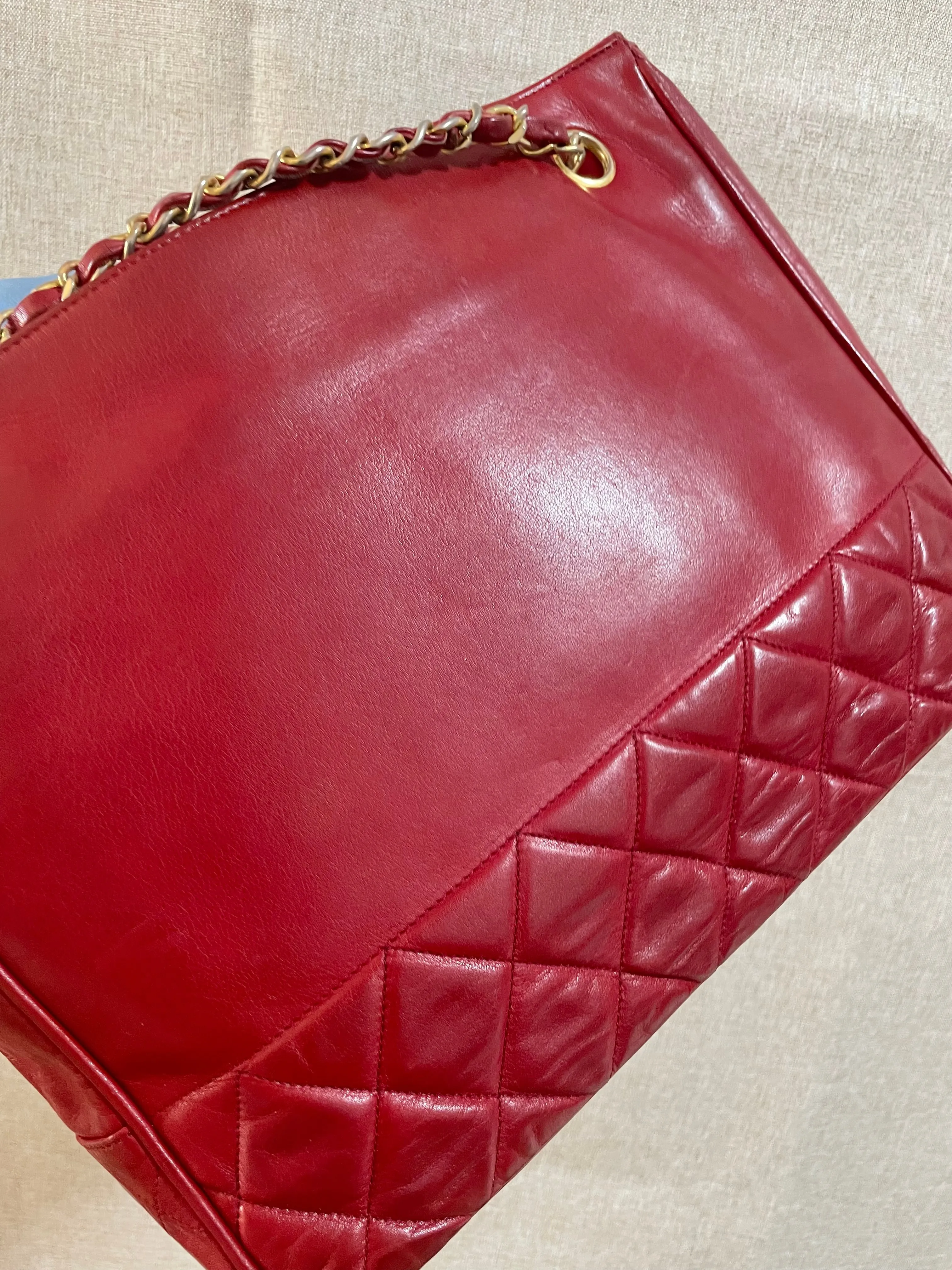 Vintage CHANEL red calfskin classic shoulder tote bag with gold tone chains and CC charm. Classic purse. 0506284