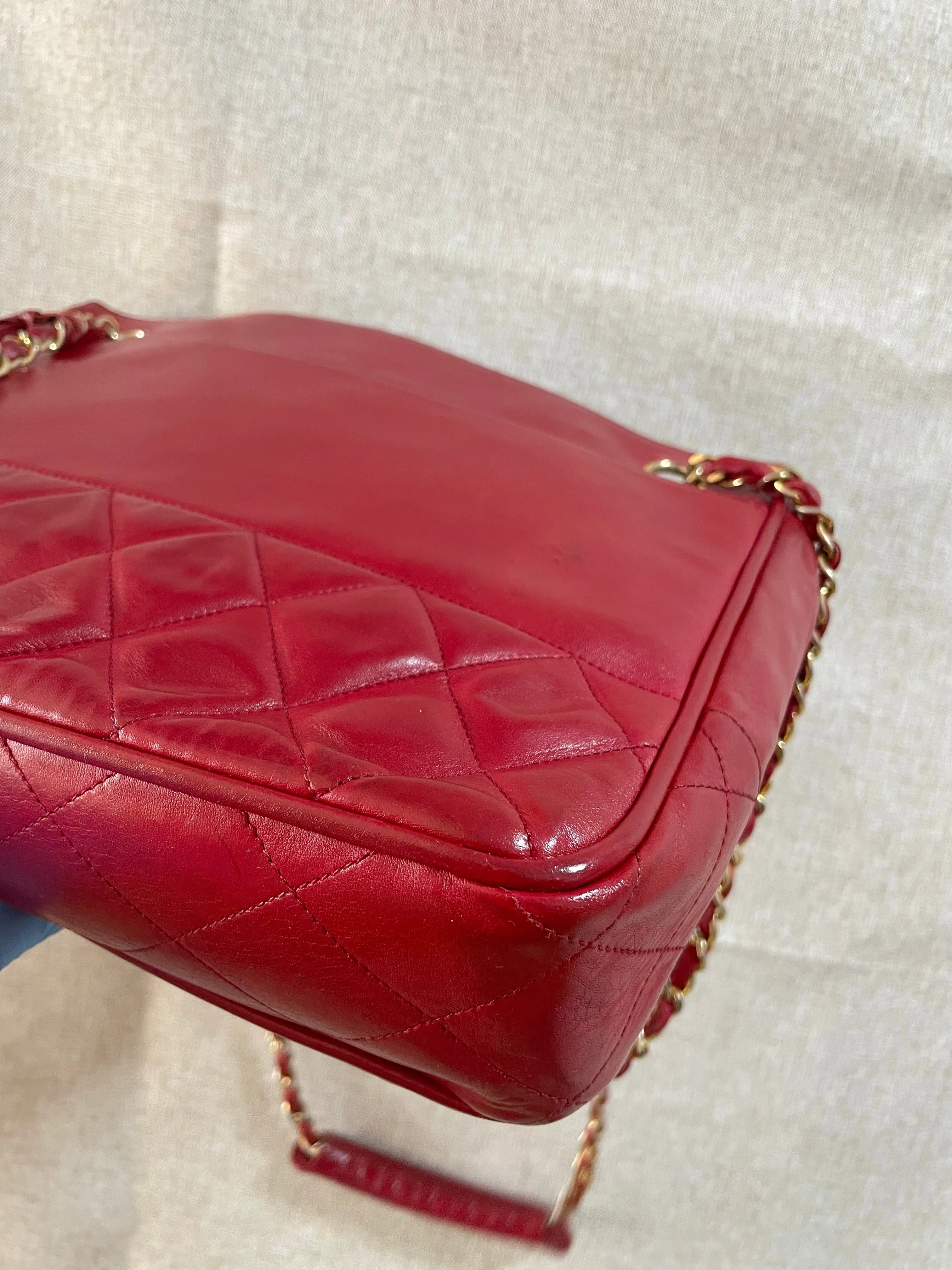 Vintage CHANEL red calfskin classic shoulder tote bag with gold tone chains and CC charm. Classic purse. 0506284