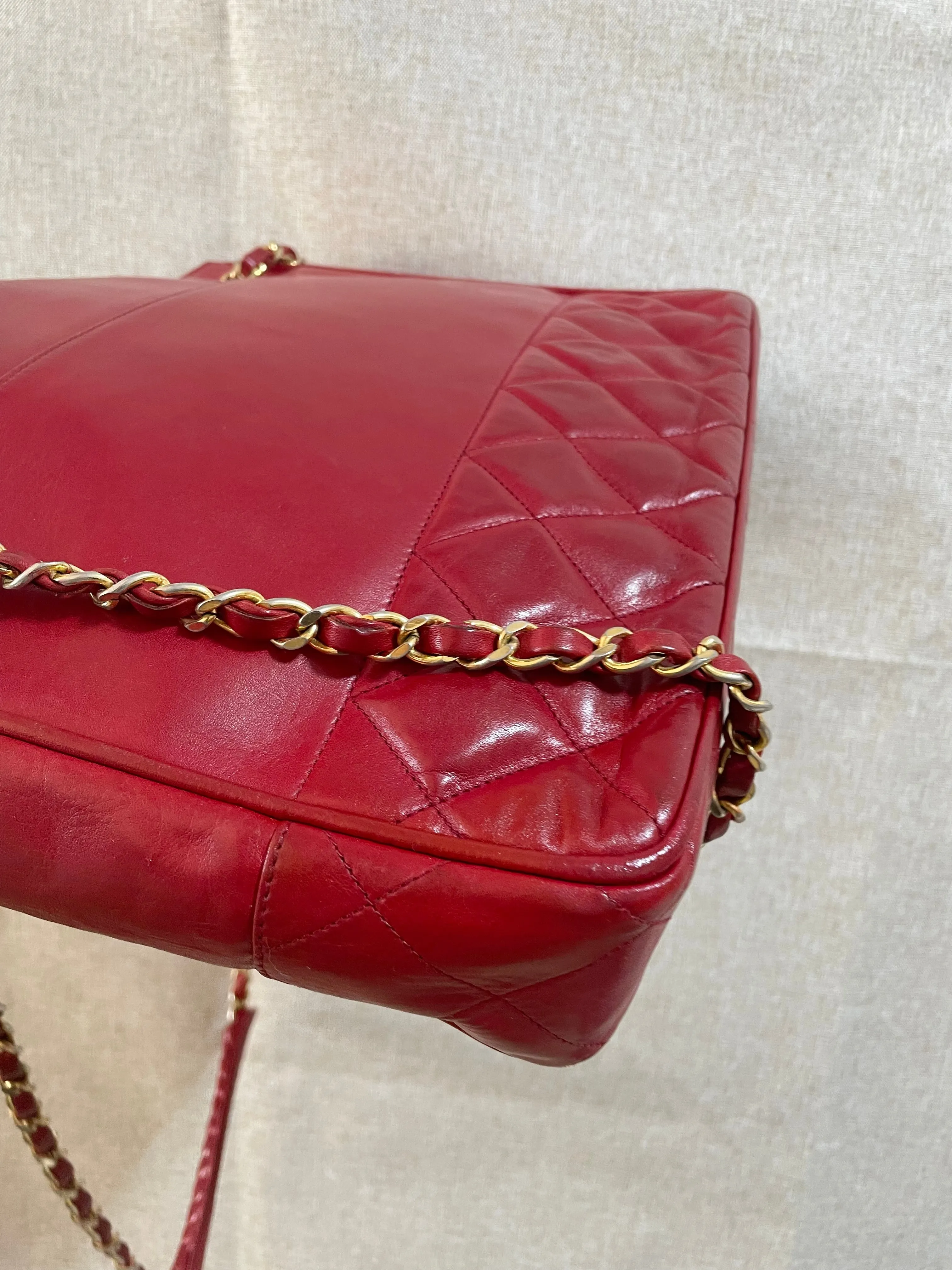 Vintage CHANEL red calfskin classic shoulder tote bag with gold tone chains and CC charm. Classic purse. 0506284