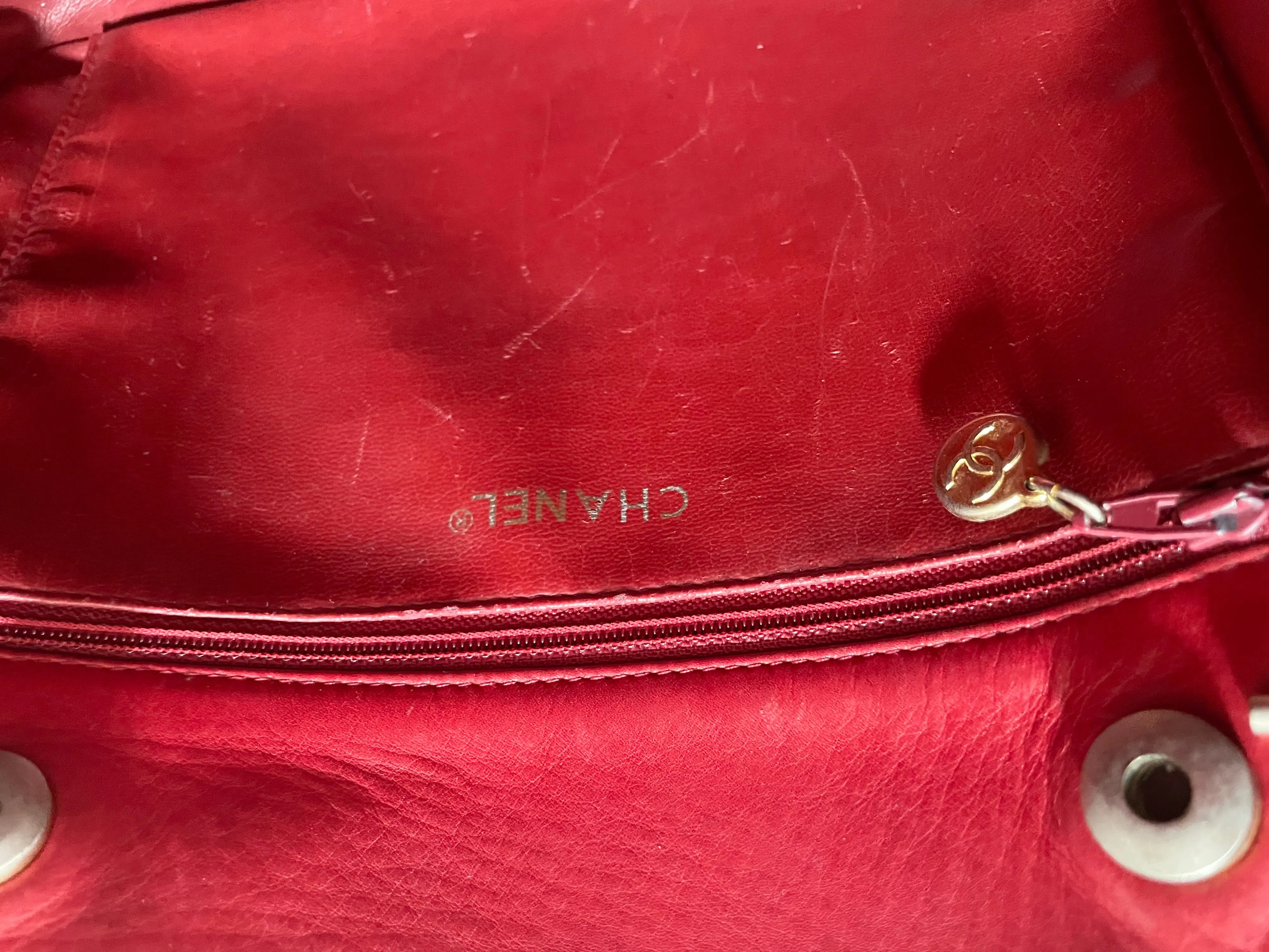 Vintage CHANEL red calfskin classic shoulder tote bag with gold tone chains and CC charm. Classic purse. 0506284