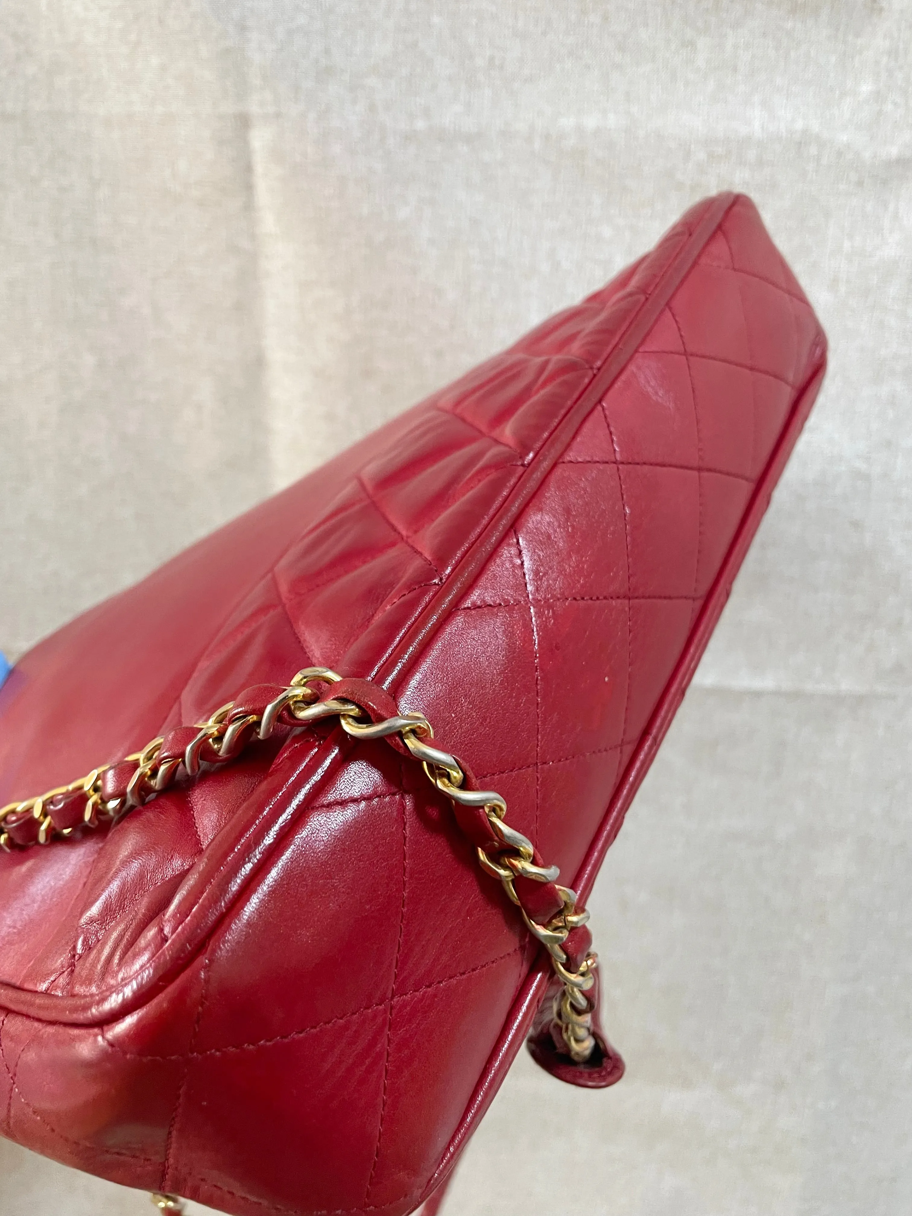 Vintage CHANEL red calfskin classic shoulder tote bag with gold tone chains and CC charm. Classic purse. 0506284