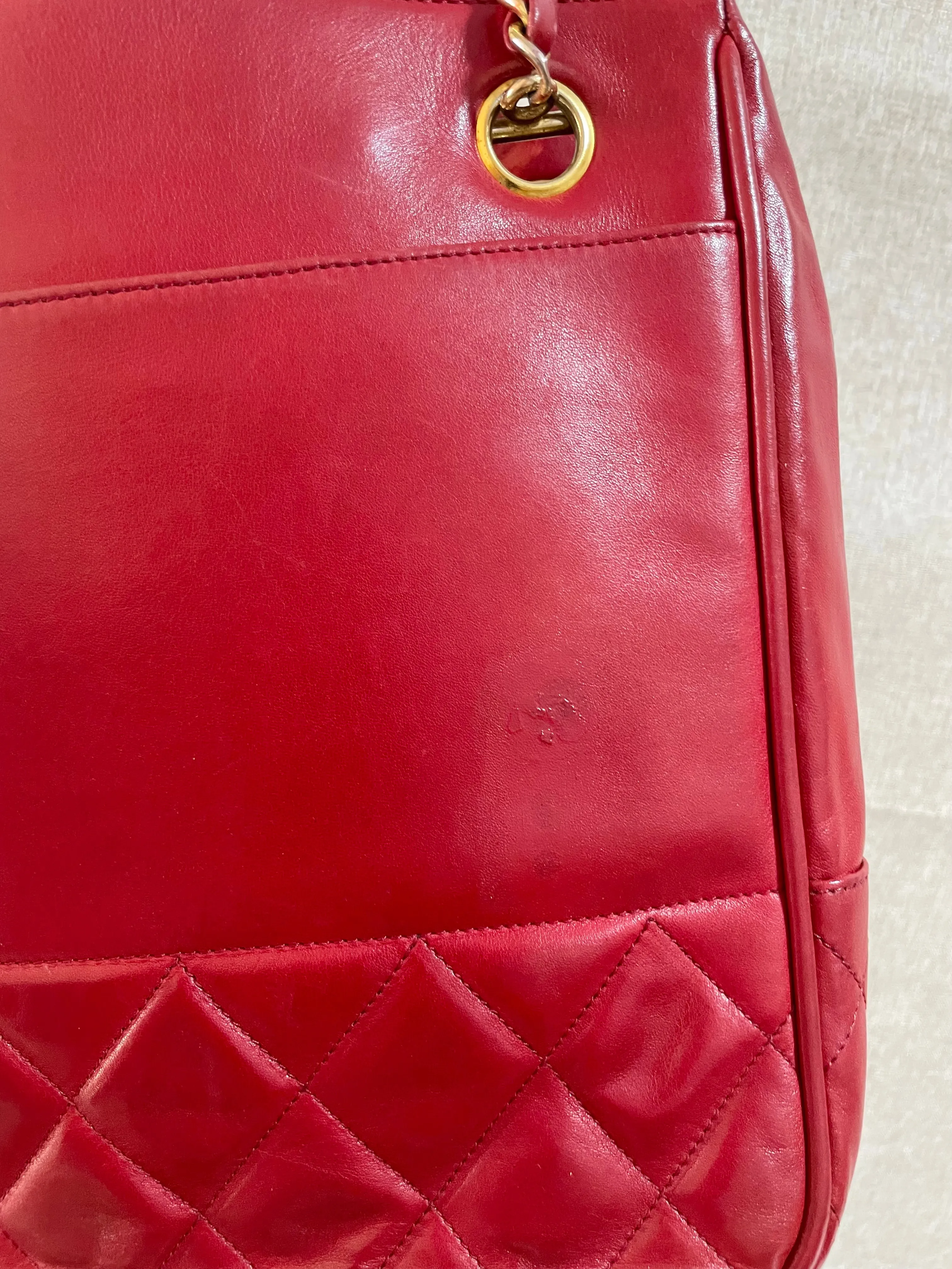 Vintage CHANEL red calfskin classic shoulder tote bag with gold tone chains and CC charm. Classic purse. 0506284