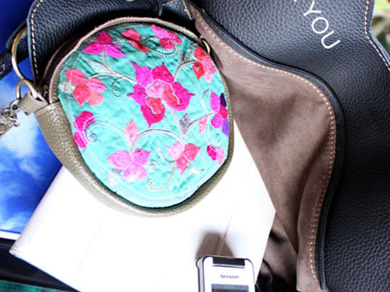 vintage embroidery shoulder bag