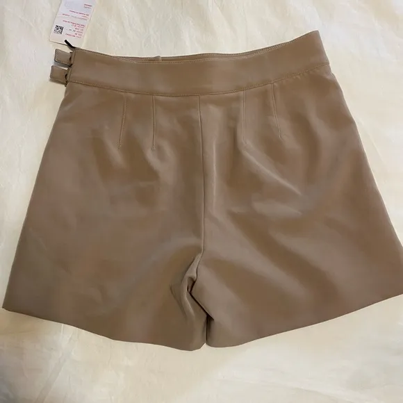 “W BY WORTH” Suiting Liya Shorts