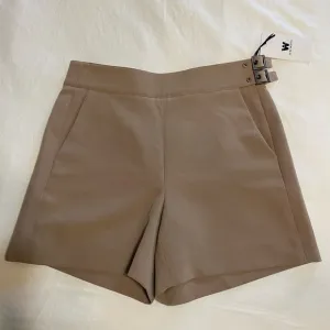 “W BY WORTH” Suiting Liya Shorts