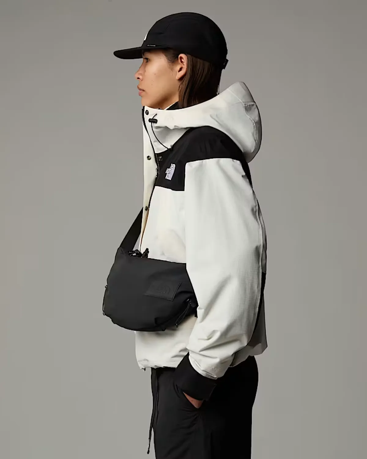 W Never Stop Crossbody - Black